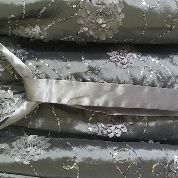 Dress - Picture 6 of 11